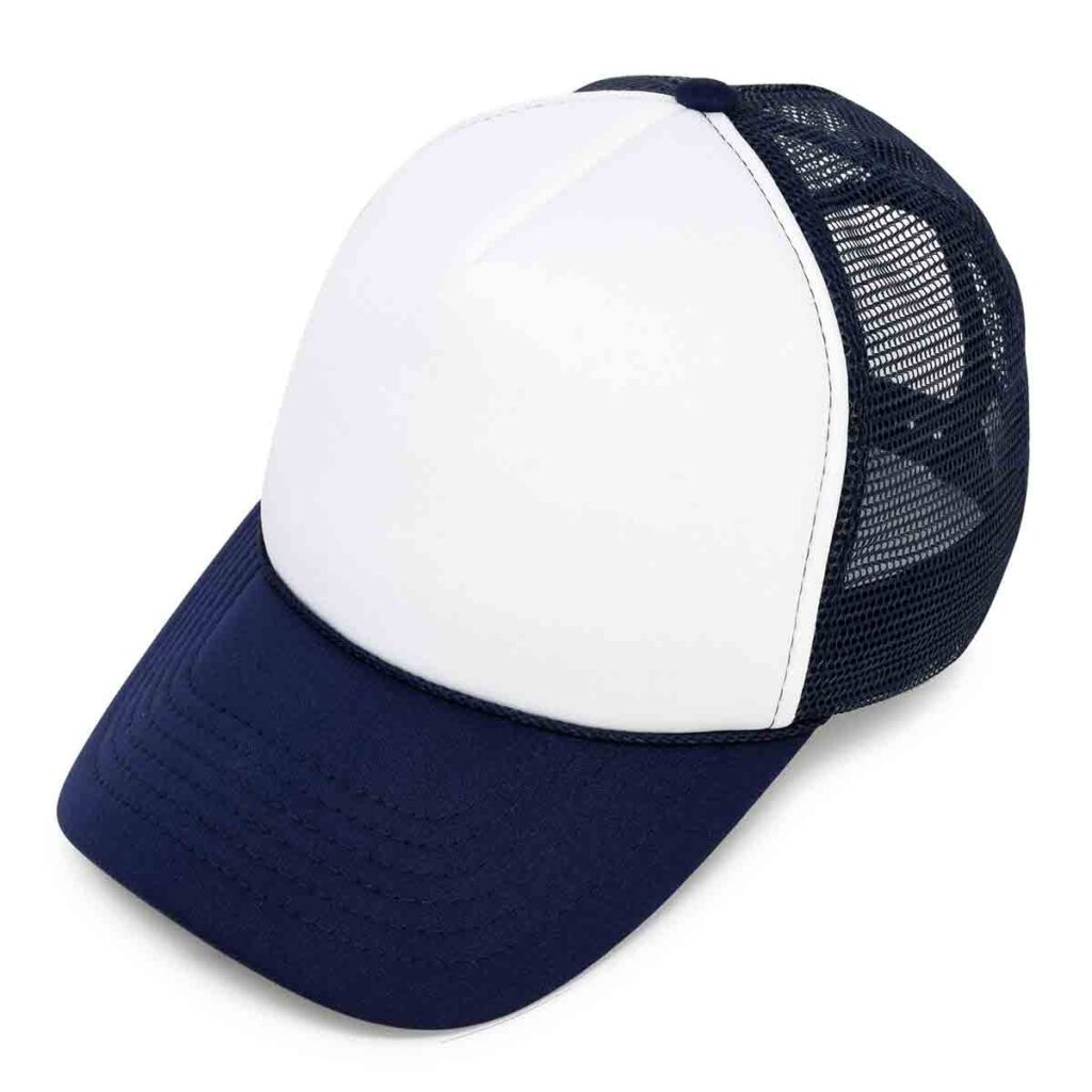 Gorra azul y blanca de camionero con ala curvada y panel trasero de malla, con un sólido blanco
