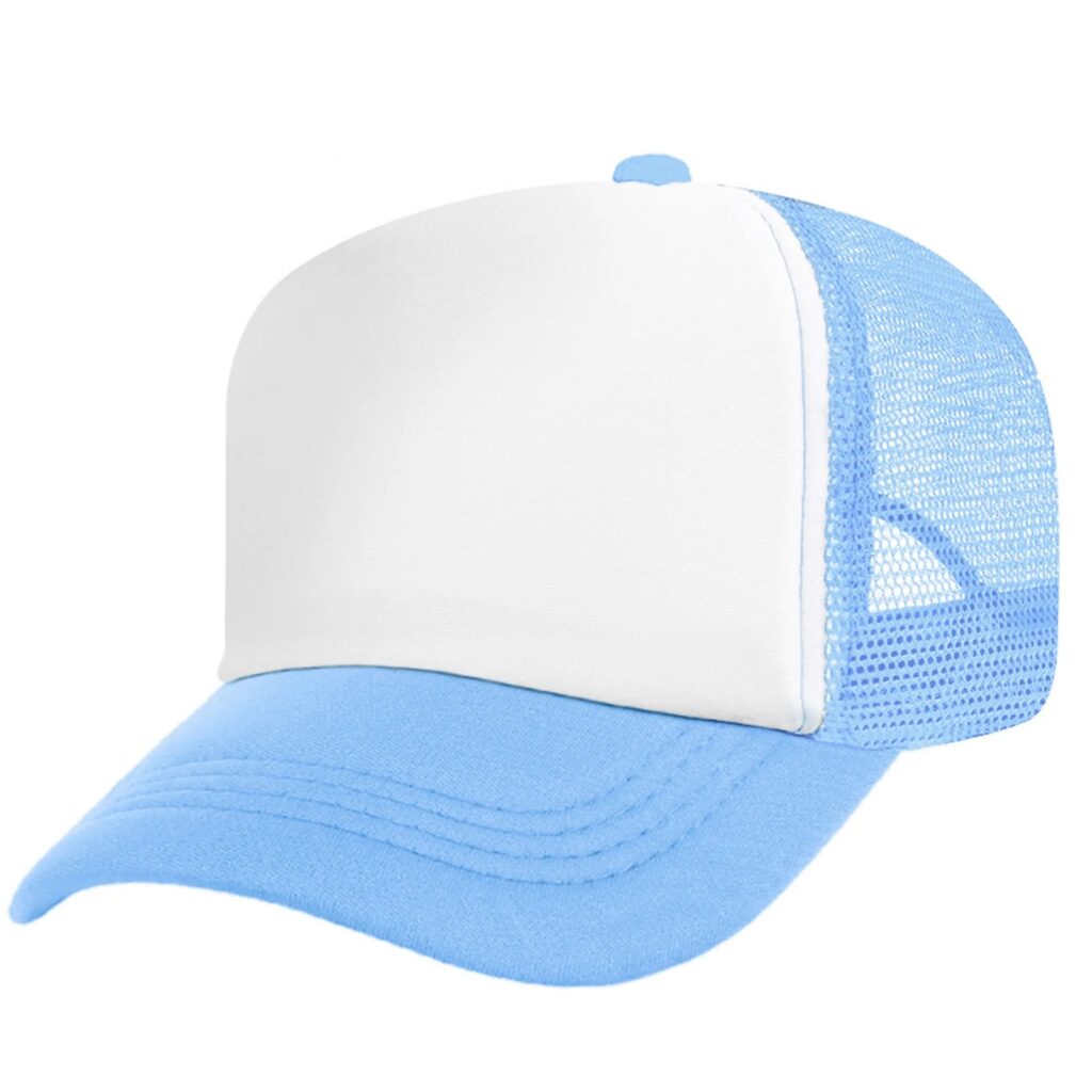 Gorra de camionero azul claro y blanca con parte trasera de malla y visera curvada sobre fondo blanco.